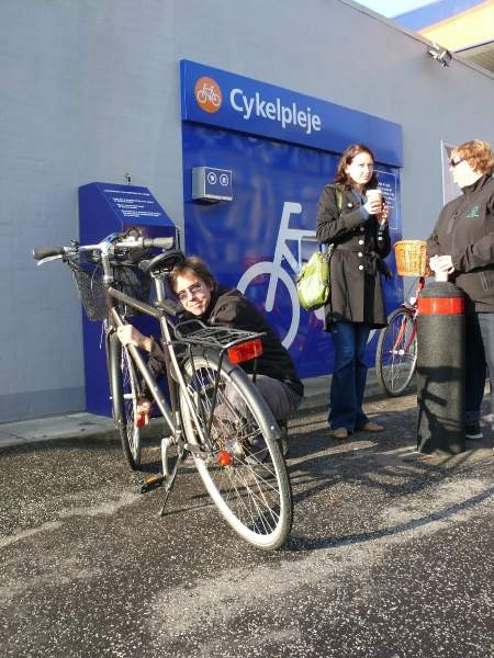 Espace vélo dans une station-essence de Copenhague