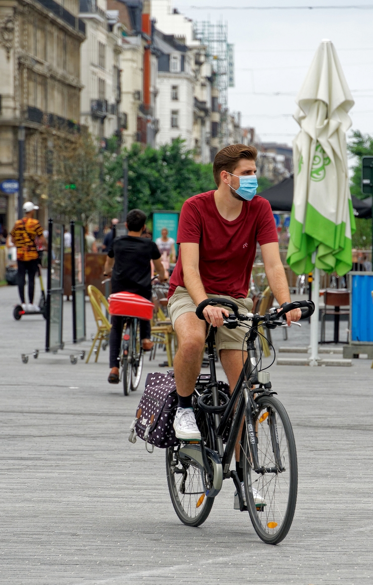 Cycliste masque Bruxelles