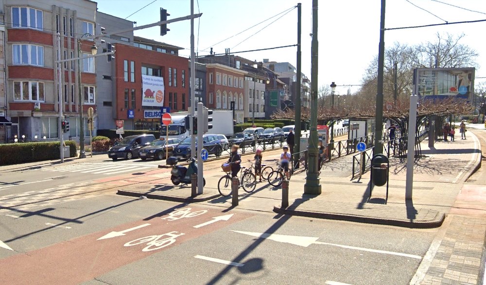 piste cyclable du boulevard du Souverain à Auderghem