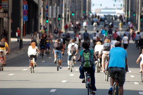 Cyclistes sur la rue de la loi