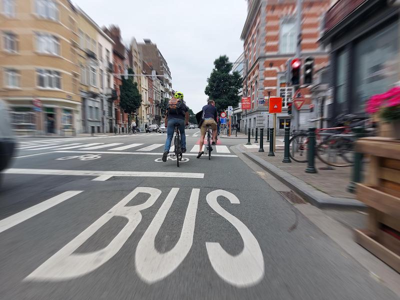 cycliste_bande_bus