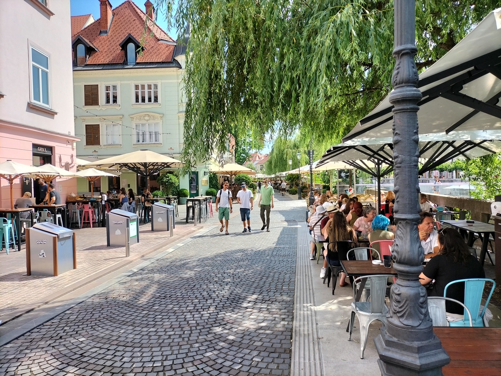 Le piétonnier du centre historique de Ljubljana, accessible aux cyclistes