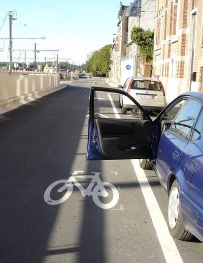 Bande cyclable suggérée sur voirie communale