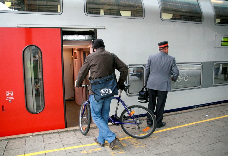 Embarquement vélo dans le train